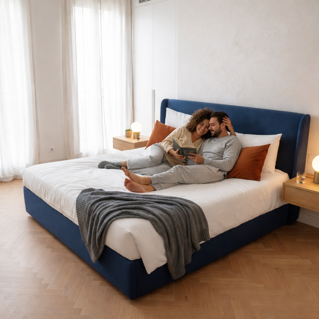 Pareja descansando cómodamente en cama de matrimonio con colchón confortable en dormitorio moderno